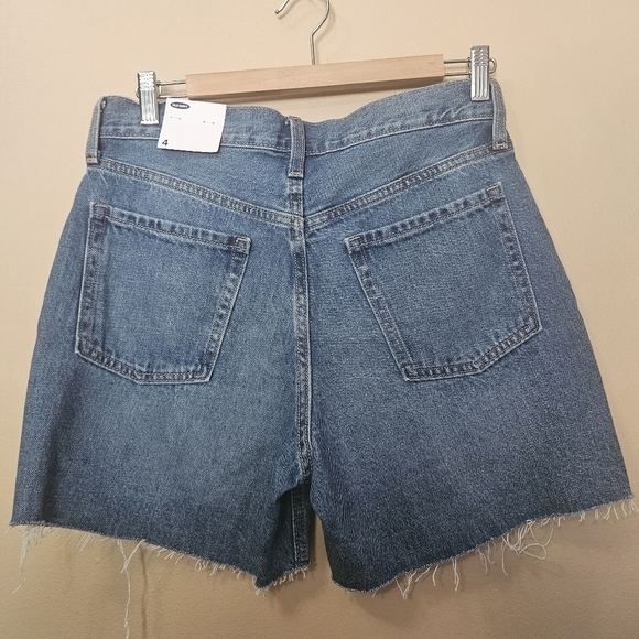 NWT Old Navy Distressed Raw Hem Shorts Women's Size 4 - Picture 2 of 4